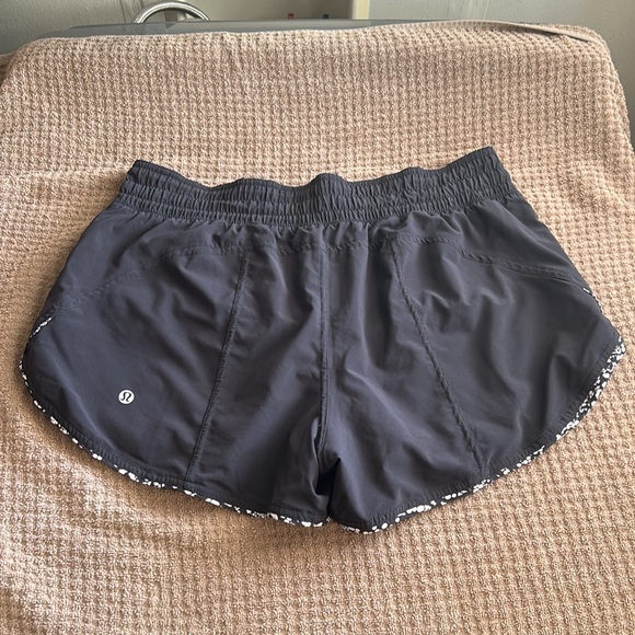 Lululemon Athletic Choose A Side Shorts White Bubble print ~ EUC - Picture 2 of 7